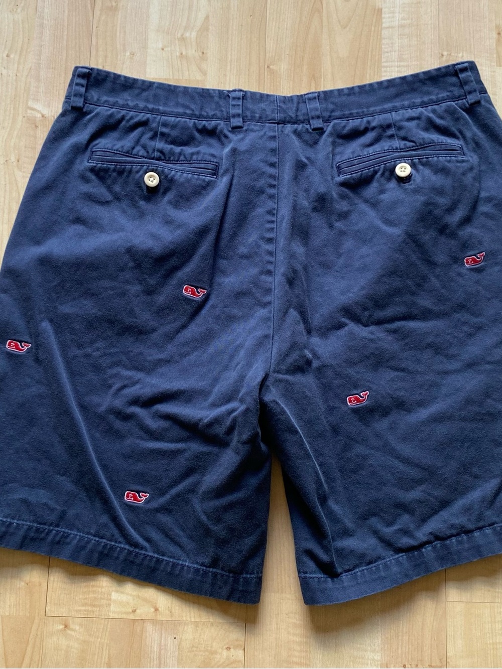 Vineyard Vines Whale Print Men's Size 36 Casual Shorts - Picture 3 of 6